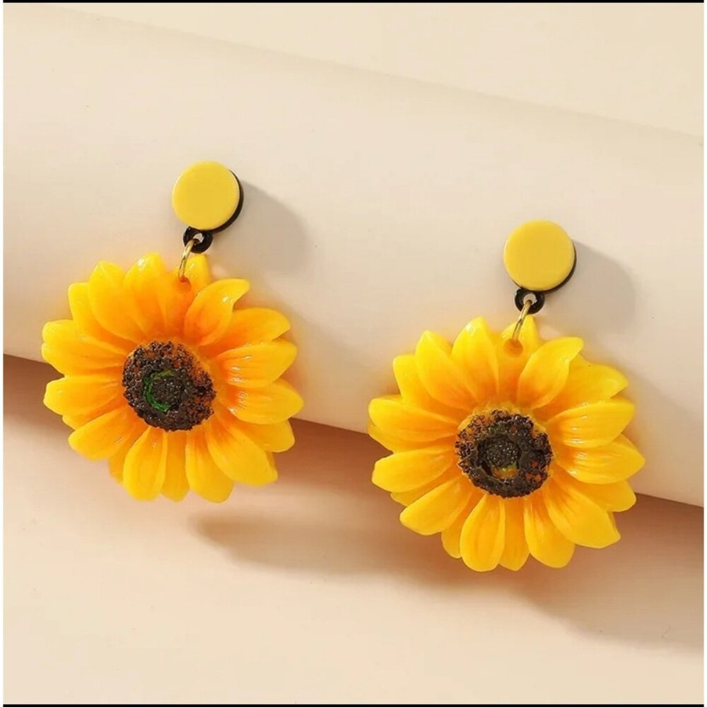 Cute flower earrings